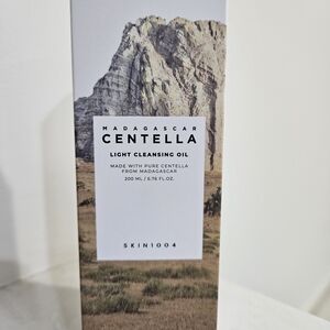 Skin1004 Madagascar Centella Light Cleansing Oil